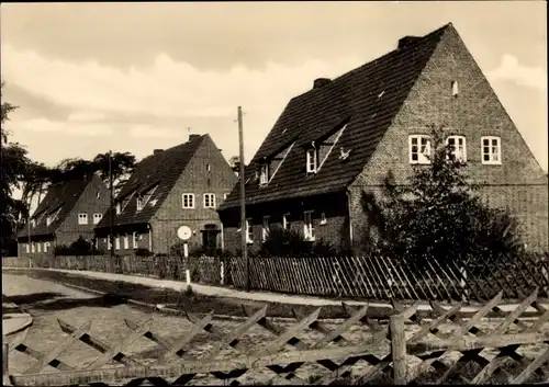 Ak Ostseebad Markgrafenheide Rostock, Straßenpartie, Wohnhäuser, Jägerzaun