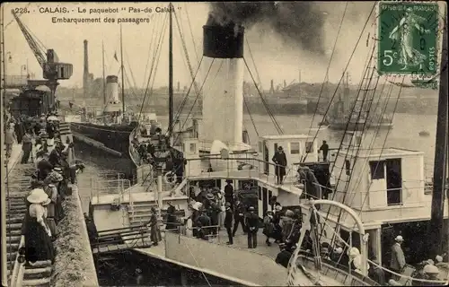 Ak Calais Pas de Calais, Le paquebot Pas de Calais, Embarquement des passagers