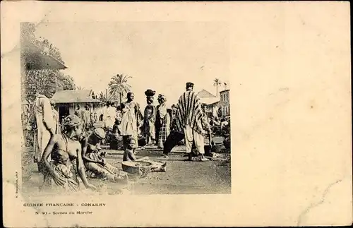 Ak Conakry Guinea, Guinée francaise, Marktplatz, Barbusige Frauen