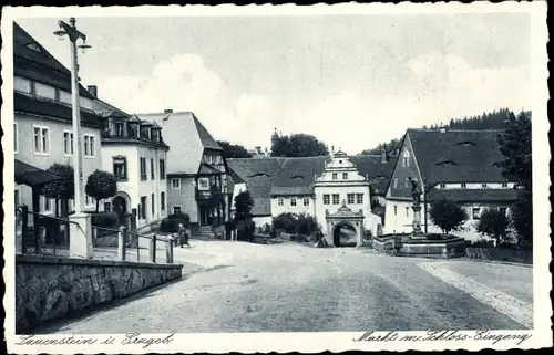 Ak Lauenstein im Erzgebirge, Markt mit Schlosseingang