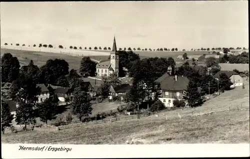 Ak Hermsdorf im Erzgebirge, Ortschaft mit Kirche und Umgebung