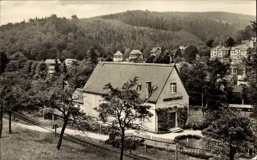 Ak Schmiedeberg Dippoldiswalde im Osterzgebirge, Teilansicht mit Friedenskapelle