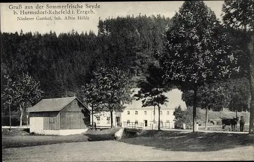 Ak Seyde Hermsdorf im Erzgebirge, Niederer Gasthof, Gesamtansicht, Bauer, Kuh, Wald