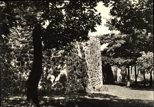 Ak Neubrandenburg in Mecklenburg, Mittelalterliche Wehranlage, Stadtmauer mit Wallanlage