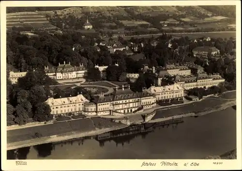 Ak Dresden Pillnitz, Schloss Pillnitz an der Elbe, Fliegeraufnahme