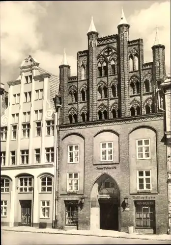 Ak Stralsund in Vorpommern, Wulflam-Haus am Markt mit Staffelgiebel