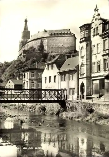 Ak Weida in Thüringen, Partie am Fluss, Osterburg