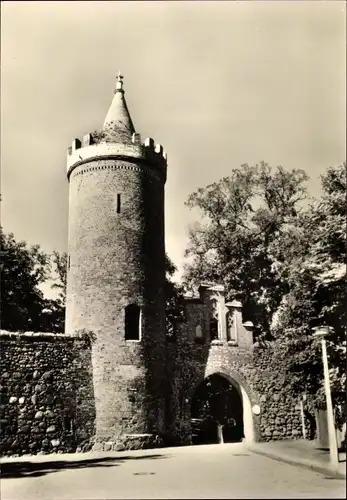 Ak Neubrandenburg in Mecklenburg, Fangelturm an der Darrenstraße, Mittelalt. Wehranlage