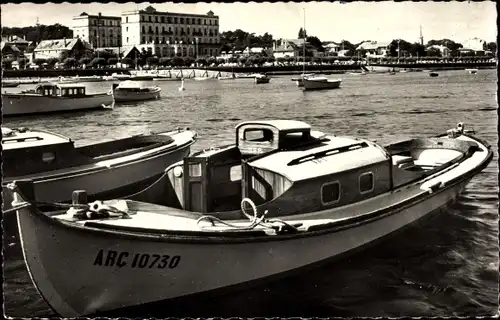 Ak Arcachon Gironde, Motorboote im Hafen