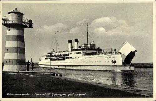 Ak Ostseebad Warnemünde Rostock, Fährschiff Schwerin einlaufend, Bug offen