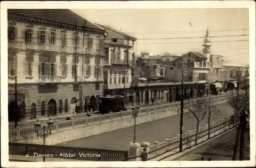 Ak Damaskus Syrien, Hotel Victoria, Straßenbahn, Uferpartie