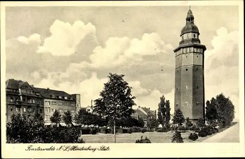 Ak Finsterwalde im Kreis Elbe Elster, Partie am Hindenburg Platz, Wasserturm