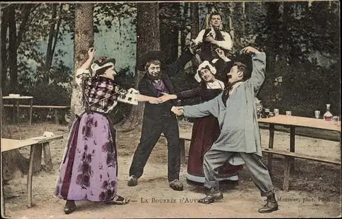 Ak Auvergne, Tänzer in Volkstrachten, Bourree