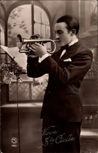 Ak Vive St. Cecile, Mann spielt Trompete