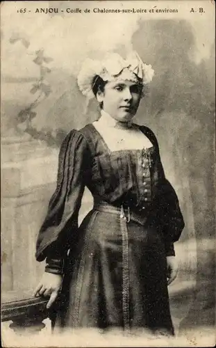 Ak Anjou Maine et Loire, Frau in Volkstracht, Chalonnes sur Loire