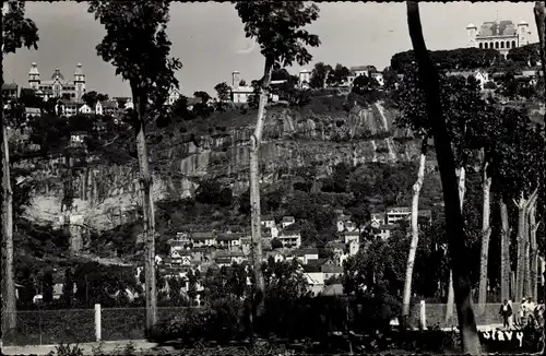 Ak Stavy Madagaskar, Stadtansicht, Berghang, Häuser