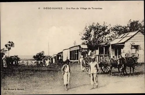 Ak Diego Suarez Antsiranana Madagaskar, Eine Straße im Dorf Tanambao