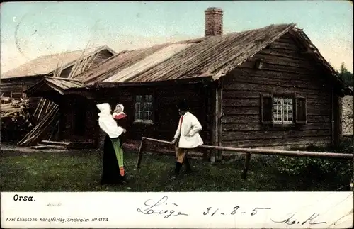 Ak Orsa Schweden, Schwedisches Bauernhaus, Bauerntrachten, Familie