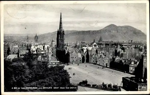 Ak Edinburgh Schottland, A bit of old Edinburgh and Arthur's Seat from the Castle