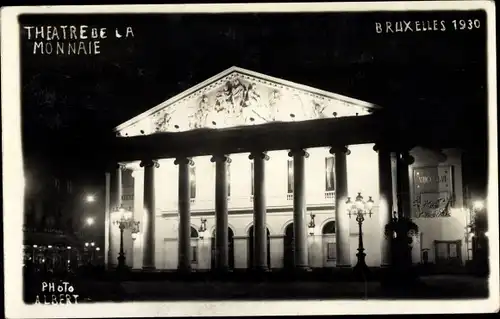 Foto Ak Bruxelles Brüssel Belgien, Theatre de la Monnaie a nuit, Nachtaufnahme