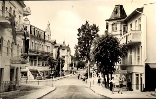 Ak Ostseebad Bansin Heringsdorf auf Usedom, Straßenpartie