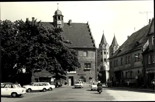 Foto Ak Freyburg an der Unstrut, Straßenpartie, Autos, Motorrad