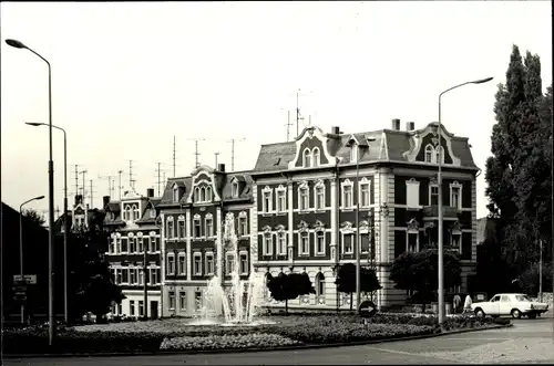 Foto Ak Eisenberg in Thüringen, Am Platz der Republik, Springbrunnen