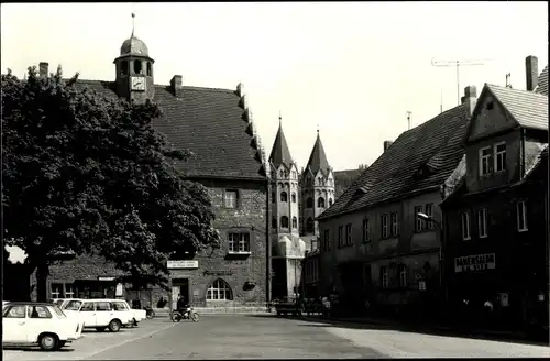 Foto Ak Freyburg an der Unstrut, Straßenpartie, Autos, St. Marien Kirche