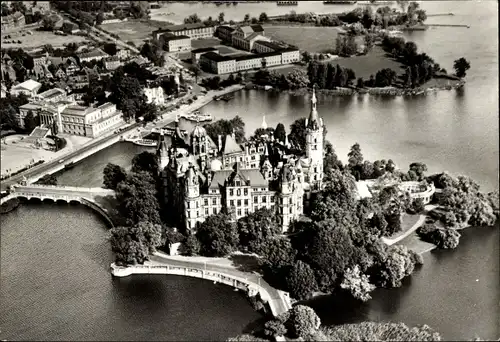 Ak Schwerin in Mecklenburg, Schloss, Luftbild