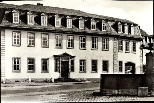 Ak Weimar in Thüringen, Goethehaus, 1949 Wiederaufbau zum Goethe Nationalmuseum, Brunnen