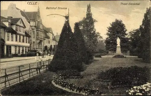 Ak Celle in Niedersachsen, Bahnhofstraße, Thaer Denkmal