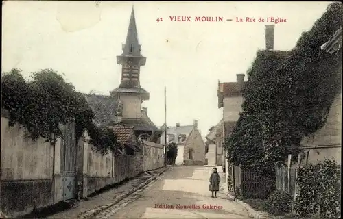 Ak Vieux Moulin Oise, La Rue de l'Eglise