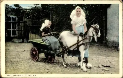 Ak Walcheren Zeeland, Mädchen in Tracht, Ziegenkarren