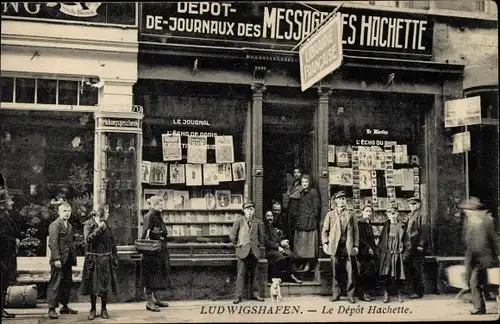 Ak Ludwigshafen am Rhein, Le Depot des Messageries Hachette, Französische Besatzung, Schaufenster