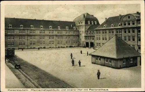 Ak Kaiserslautern in der Pfalz, Mannschaftsgebäude, Innerer Hof, Patronenhaus
