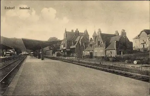 Ak Erdorf Bitburg in der Eifel, Bahnhof, Bahnsteig