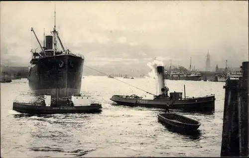 Ak Dampfer im Hafen, Schleppschiff