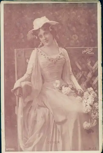 Ak Schauspielerin Didier, Frauenportrait