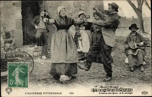 Ak Auvergne, Tänzer in Volkstrachten, Bourree