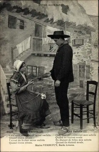 Ak Auvergne, Mann und Frau in Volkstrachten