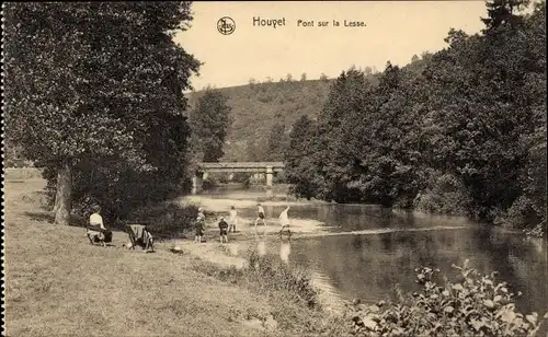 Ak Houyet Wallonien Namur, Pont sur la Lesse, Enfants au jeu, bords