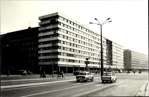 Foto Ak Karl Marx Stadt Chemnitz in Sachsen, Straßenpartie, Gebäude