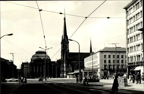 Foto Ak Karl Marx Stadt Chemnitz in Sachsen, Straßenpartie, Kirche