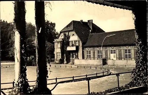 Ak Bad Saarow Pieskow in der Mark, Durchblick zum Bahnhofsplatz