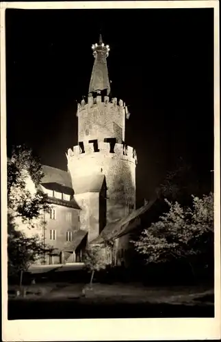 Ak Weida in Thüringen, Hof der Osterburg, Kreismuseum, Nachtbeleuchtung