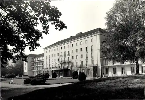 Foto Friedrichroda im Thüringer Wald, Blick zum Gebäude