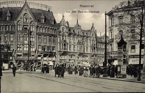 Ak Hannover in Niedersachsen, An der Bahnhofstraße, Passanten, Straßenbahn