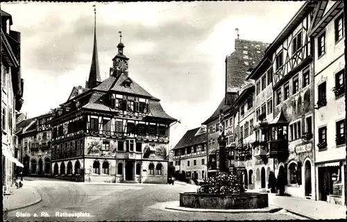 Ak Stein am Rhein Kanton Schaffhausen, Rathausplatz mit Brunnen