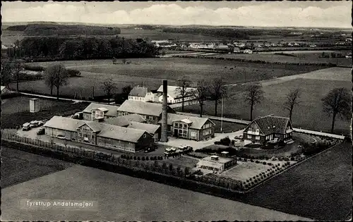 Ak Tyrstrup Dänemark, Andelsmejeri, Fliegeraufnahme Meierei