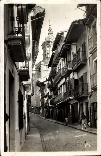 Ak Hondarribia Fuenterrabia Baskenland, Calle Mayor und Santa-Maria-Kirche